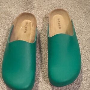 Boden Women’s green clogs. New w/o tags